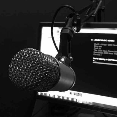 Englisch Sprecher im Studio